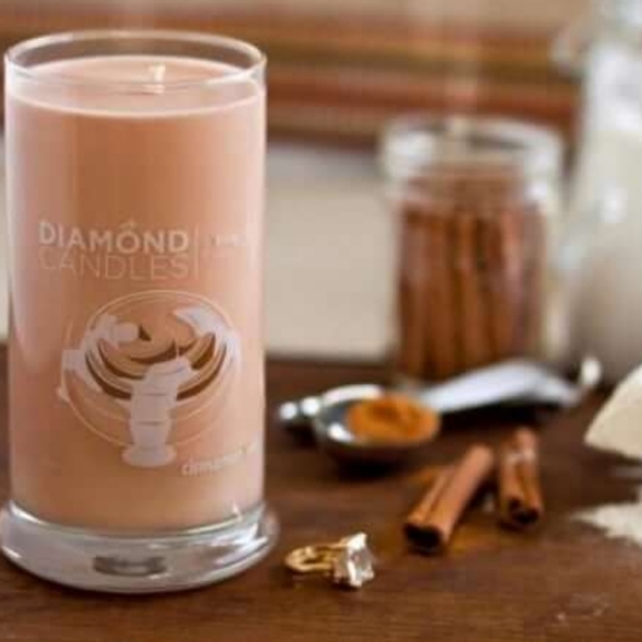 Diamond Candles Cinnamon Roll Candle 21 oz. - Picture 1 of 7